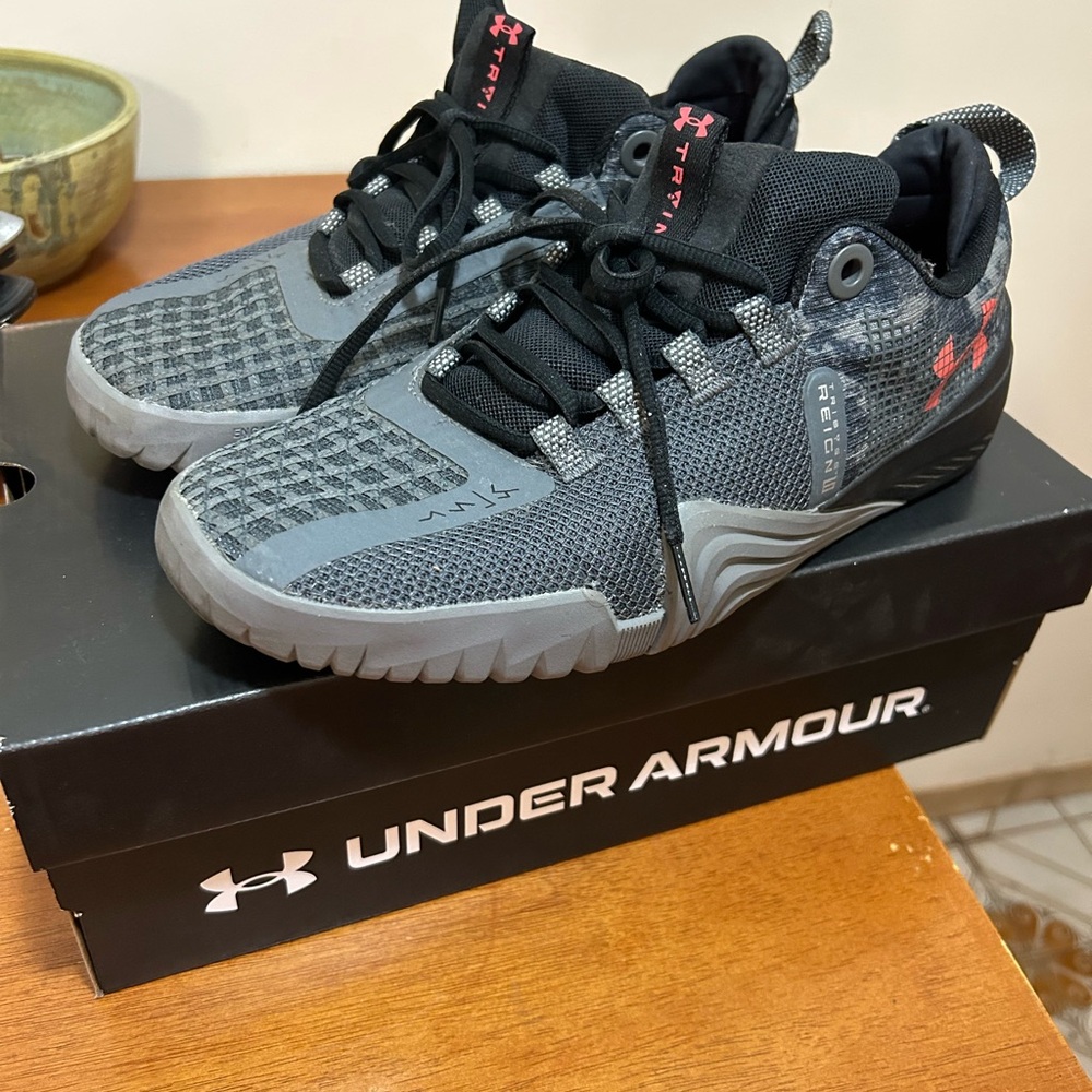 Under Armour tribase reign 6 Charcoal and Black Sneakers